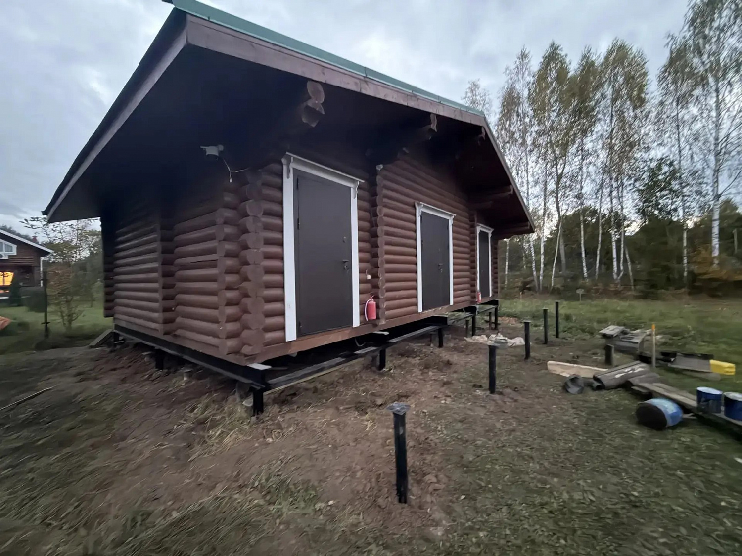Заменили некачественно установленные сваи на новый свайно-винтовой фундамент для дома 6х9м